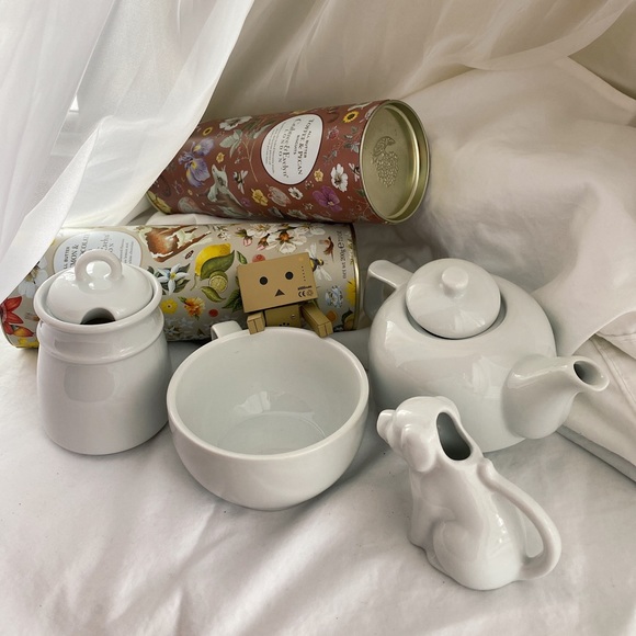 Tea set - Picture 1 of 4